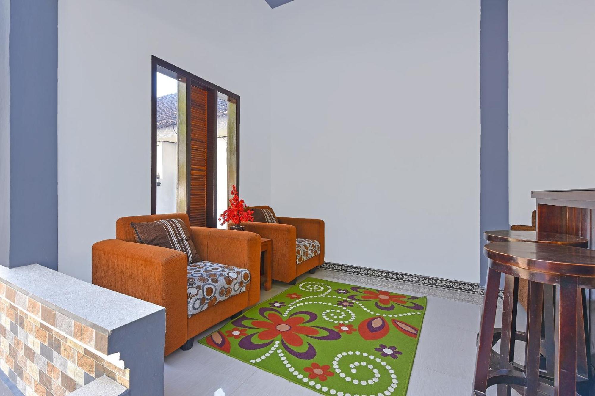 Oyo 91192 Homestay Antara Гіліманюк Екстер'єр фото