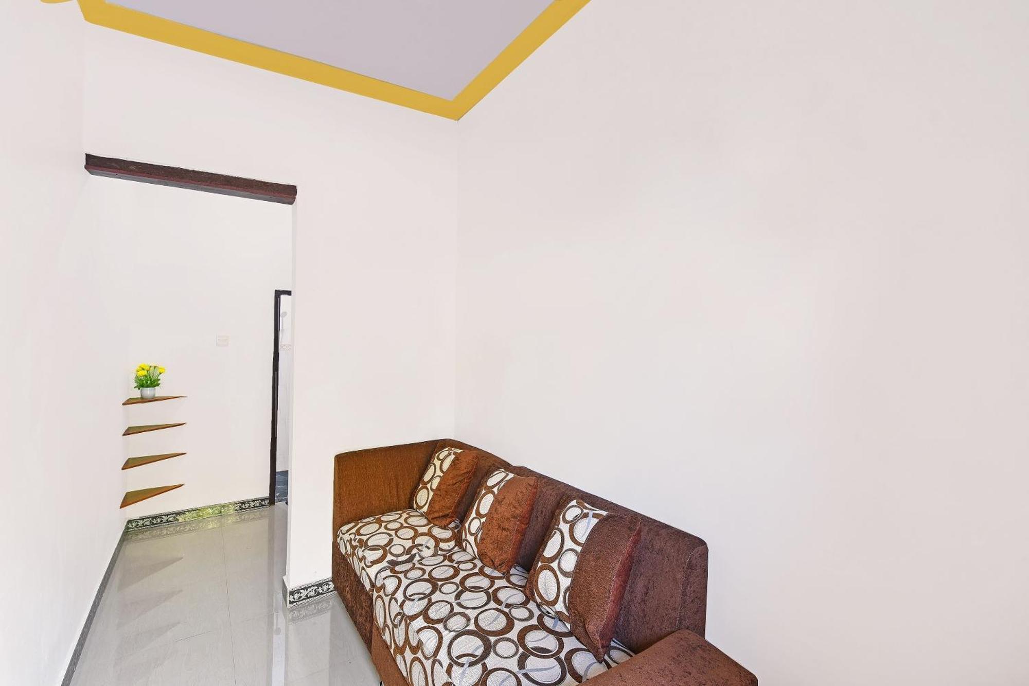 Oyo 91192 Homestay Antara Гіліманюк Екстер'єр фото