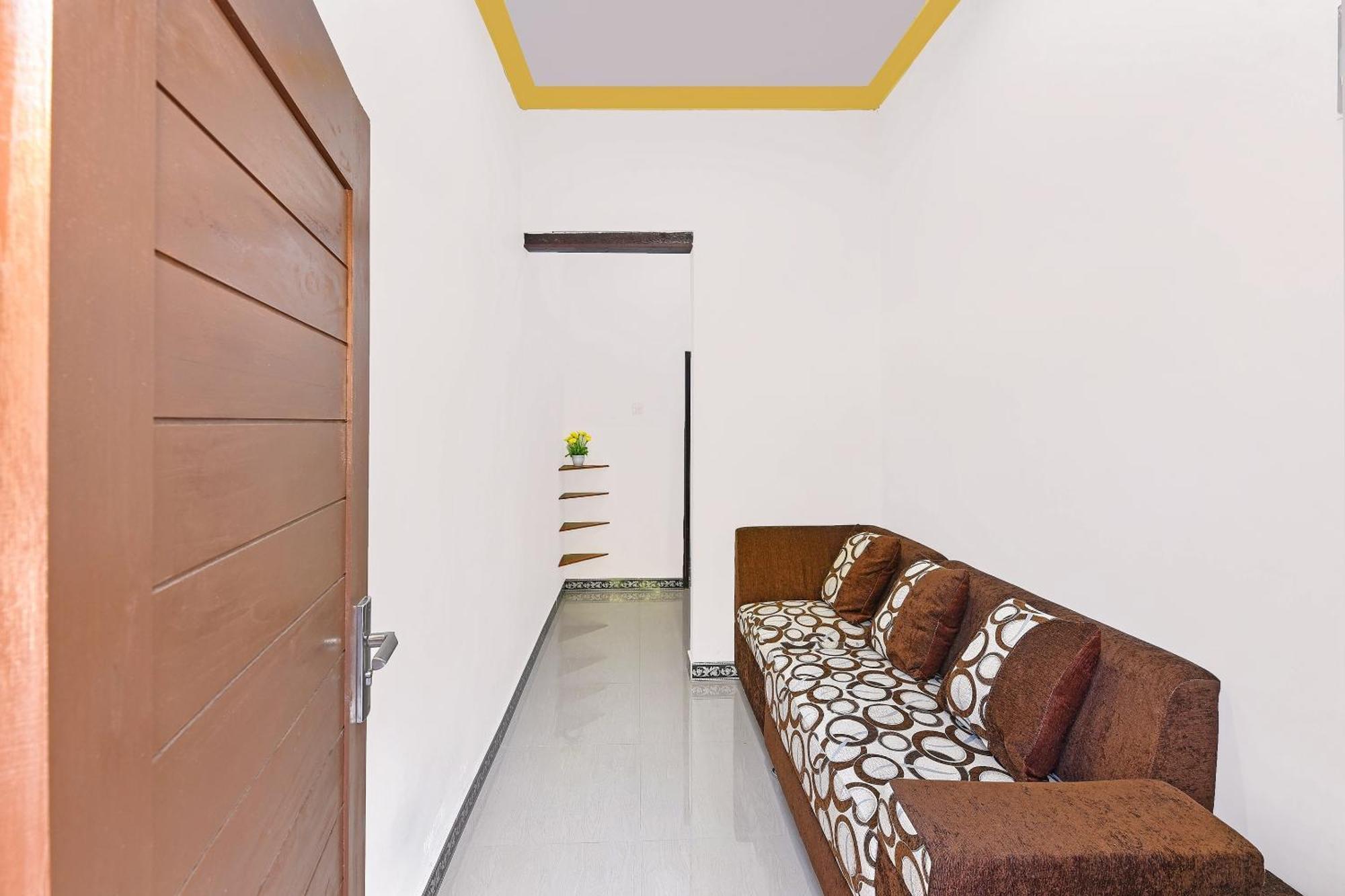 Oyo 91192 Homestay Antara Гіліманюк Екстер'єр фото