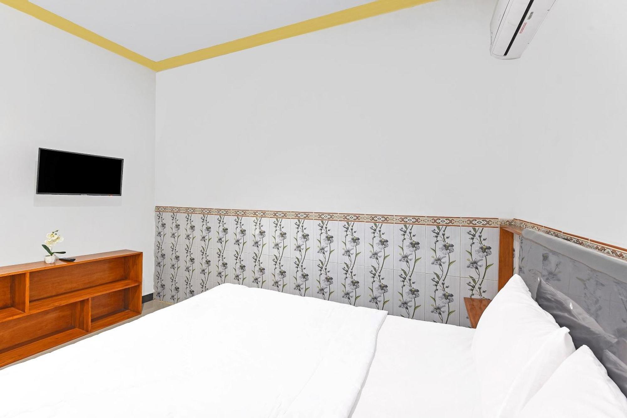 Oyo 91192 Homestay Antara Гіліманюк Екстер'єр фото