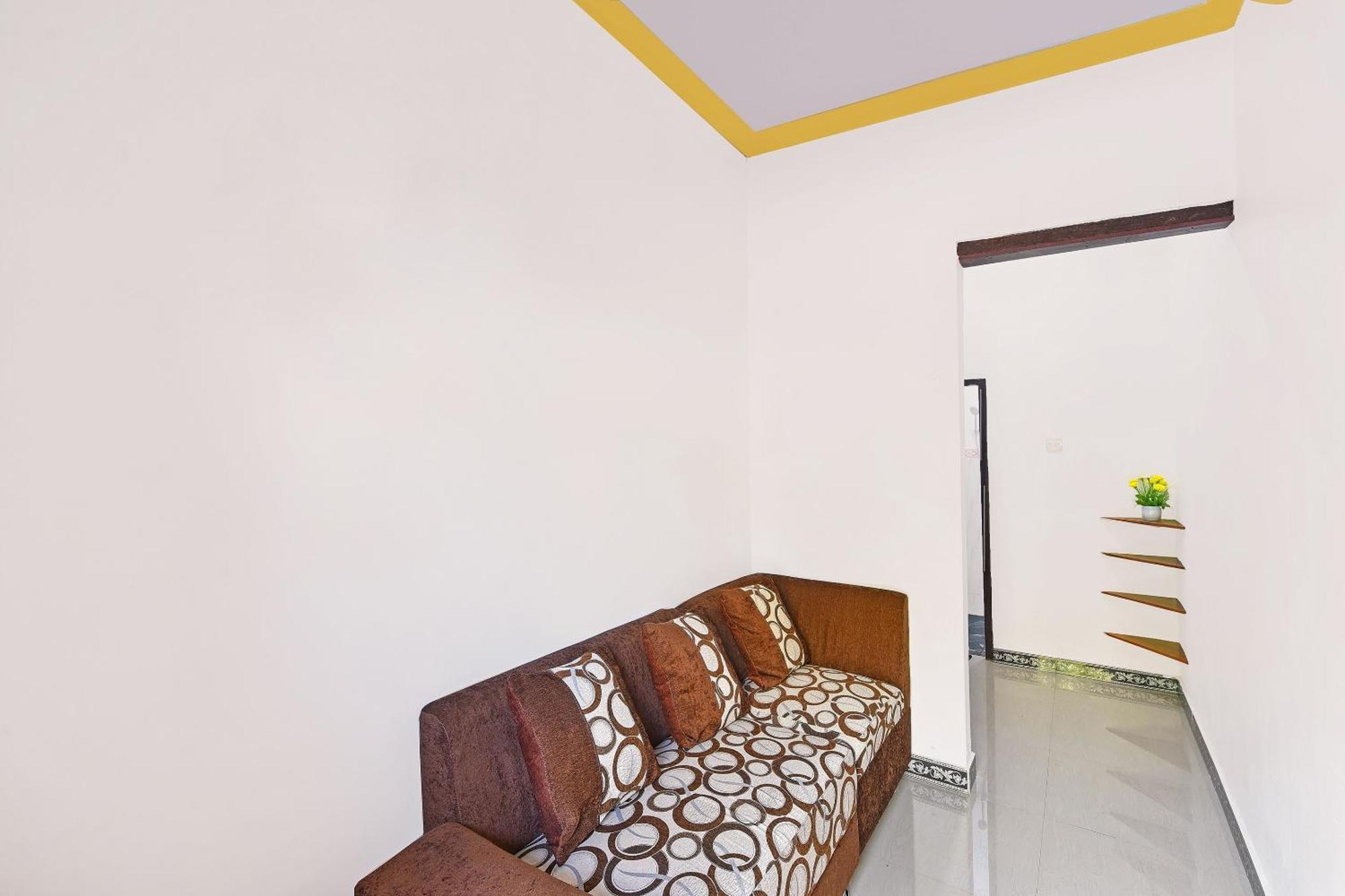 Oyo 91192 Homestay Antara Гіліманюк Екстер'єр фото